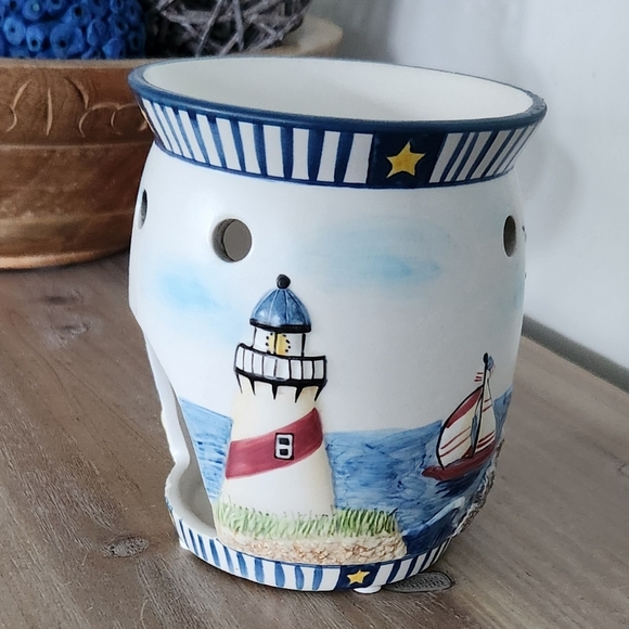 🕯️ Yankee Candle Lighthouse Wax Warmer – Nautical Ceramic, 3D Design - Picture 7 of 15